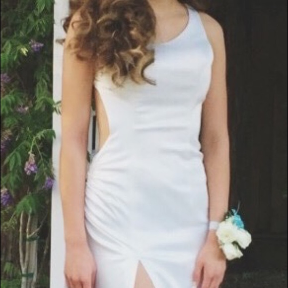 White Form Fitting Silk Prom Dress